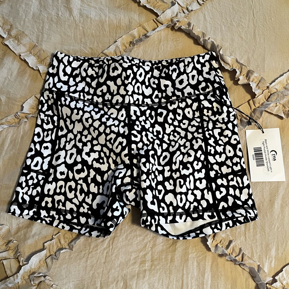 Zyia Active light n tight shorts